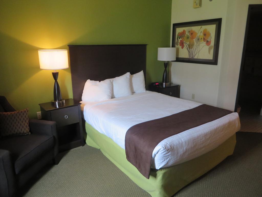 Americinn By Wyndham U Of M Hotel 3*