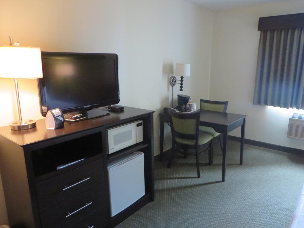 Americinn By Wyndham U Of M Hotel